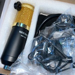 Brand new mic it was a gift but need money for rent so have to let it go